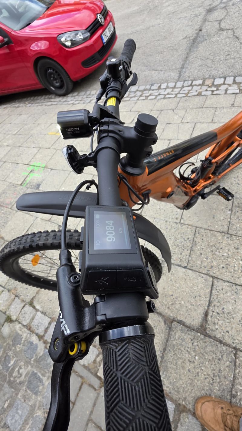 GIANT Stance E+ 2 (625Wh) - Skvělá výbava, zánovní stav