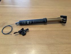 Nová teleskopická sedlovka Fox Transfer, Kashima Coating včetně Fox páčky