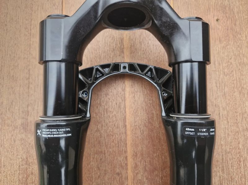 RockShox Rudy 40 mm – sundaná z nového kola (Giant Revolt X)