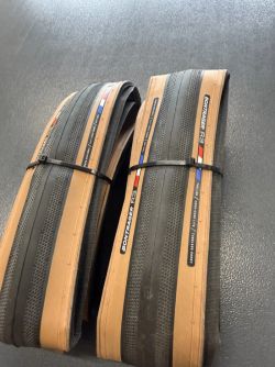 Silniční pláště Bontrager R3 Hard-Cas Lite TLR Tire