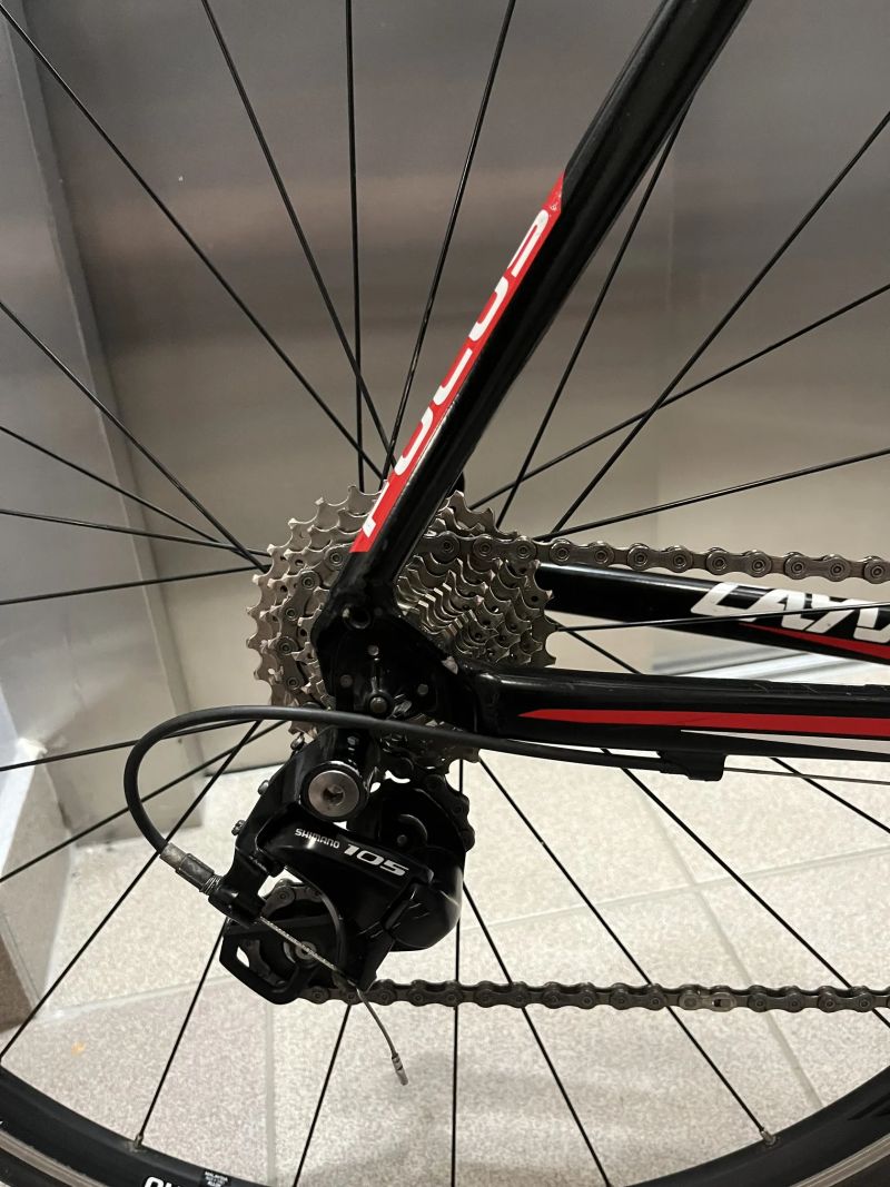 silnička Focus Cayo 2.0 AL, shimano 105 2x11