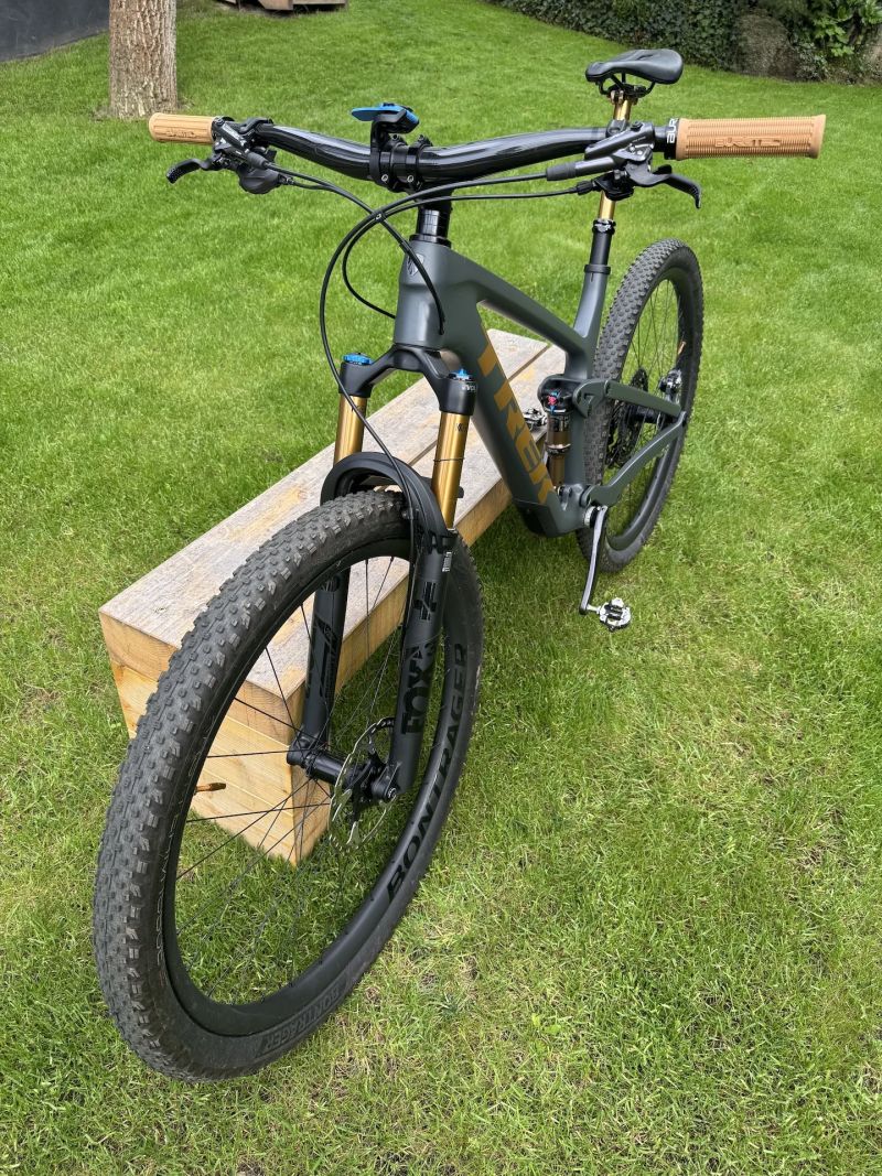 TREK TopFuel 9.8 XT Gen 3 ProjectONE, vel.L,najeto max 1000km, nevyužitý.