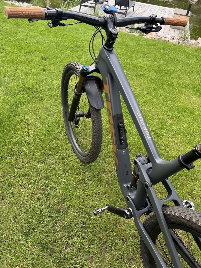 TREK TopFuel 9.8 XT Gen 3 ProjectONE, vel.L,najeto max 1000km, nevyužitý.