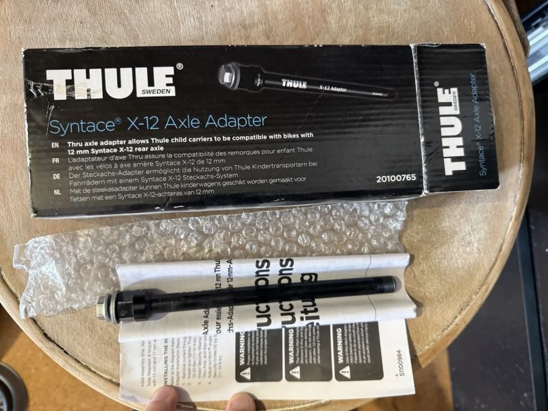 Pevná osa Syntace X-12 a držák/hák vozíku Thule Chartiot