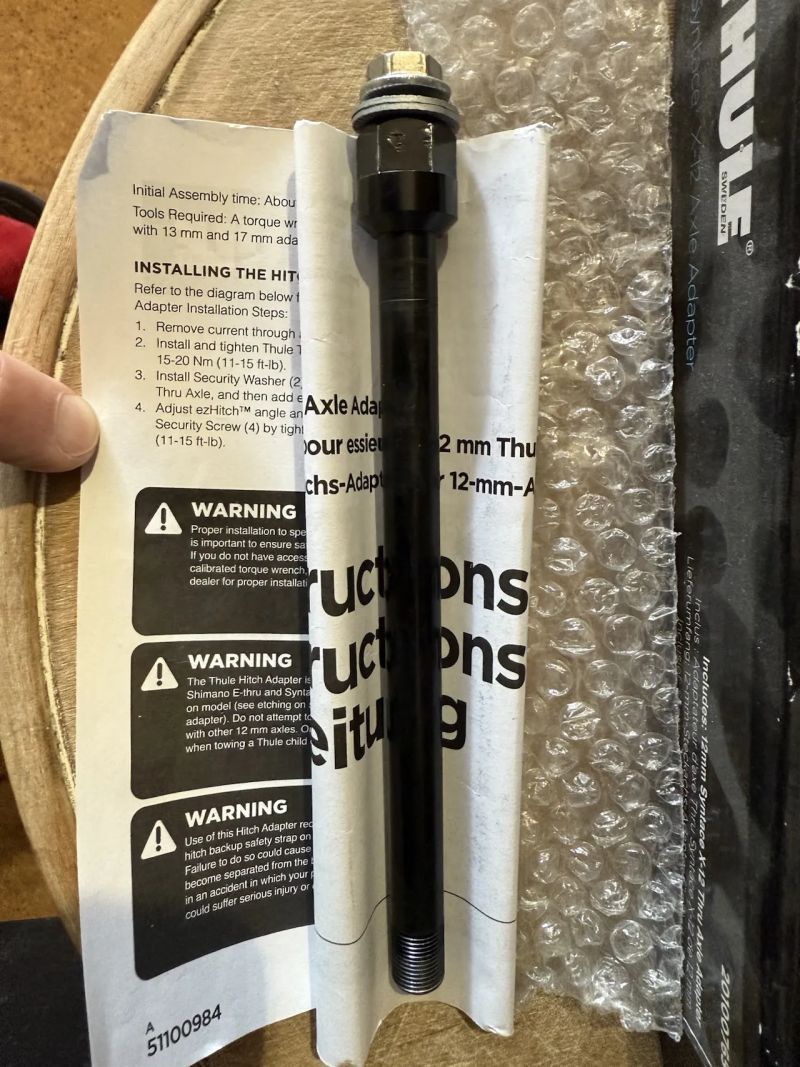 Pevná osa Syntace X-12 a držák/hák vozíku Thule Chartiot