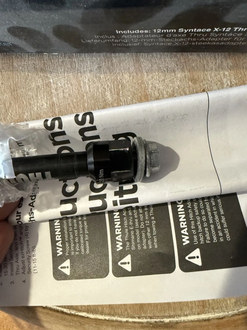 Pevná osa Syntace X-12 a držák/hák vozíku Thule Chartiot