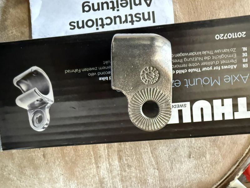 Pevná osa Syntace X-12 a držák/hák vozíku Thule Chartiot