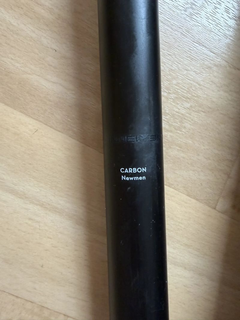 Karbonová sedlovka NEWMEN 27,2 x 350 mm
