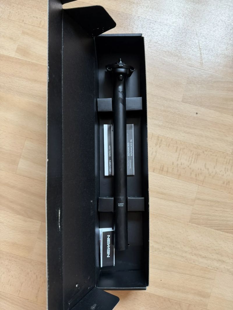 Karbonová sedlovka NEWMEN 27,2 x 350 mm