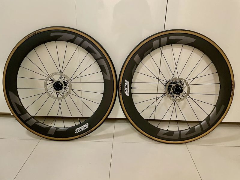 Zipp 404 Firecrest, zapletená kola včetně plášťů, kazety SRAM Force 10-30t a kotoučů