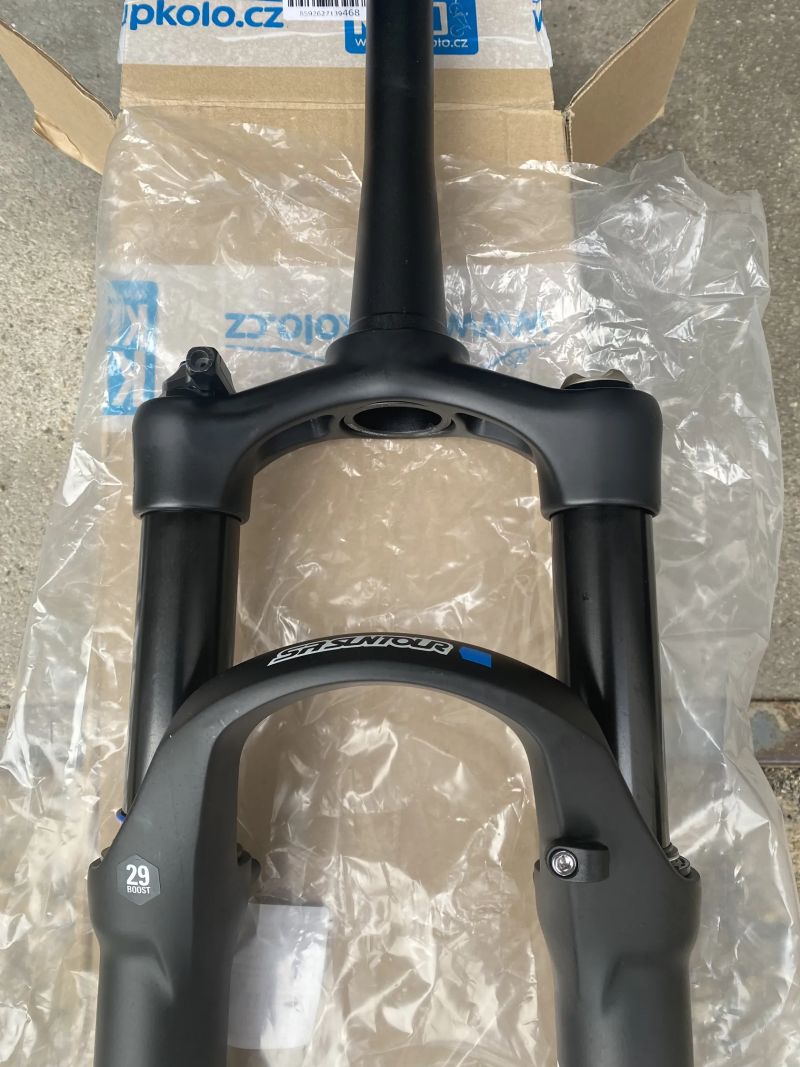 SR Suntour AXON RL-RC Air Taper, Boost, černá, 100mm