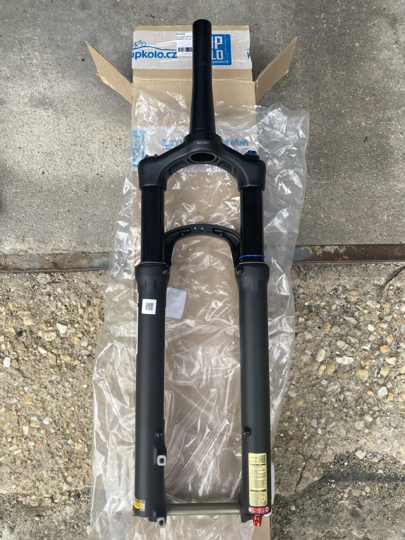 SR Suntour AXON RL-RC Air Taper, Boost, černá, 100mm