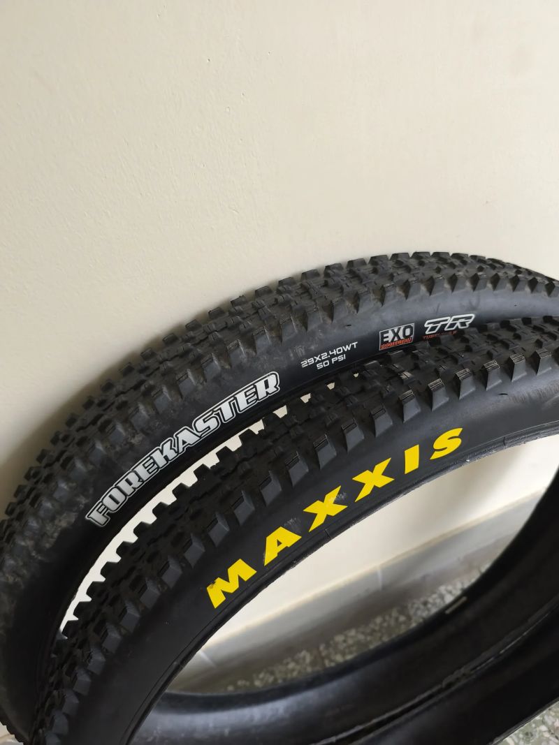 Pláště 29 maxxis forekaster 2.4 WT EXO TR