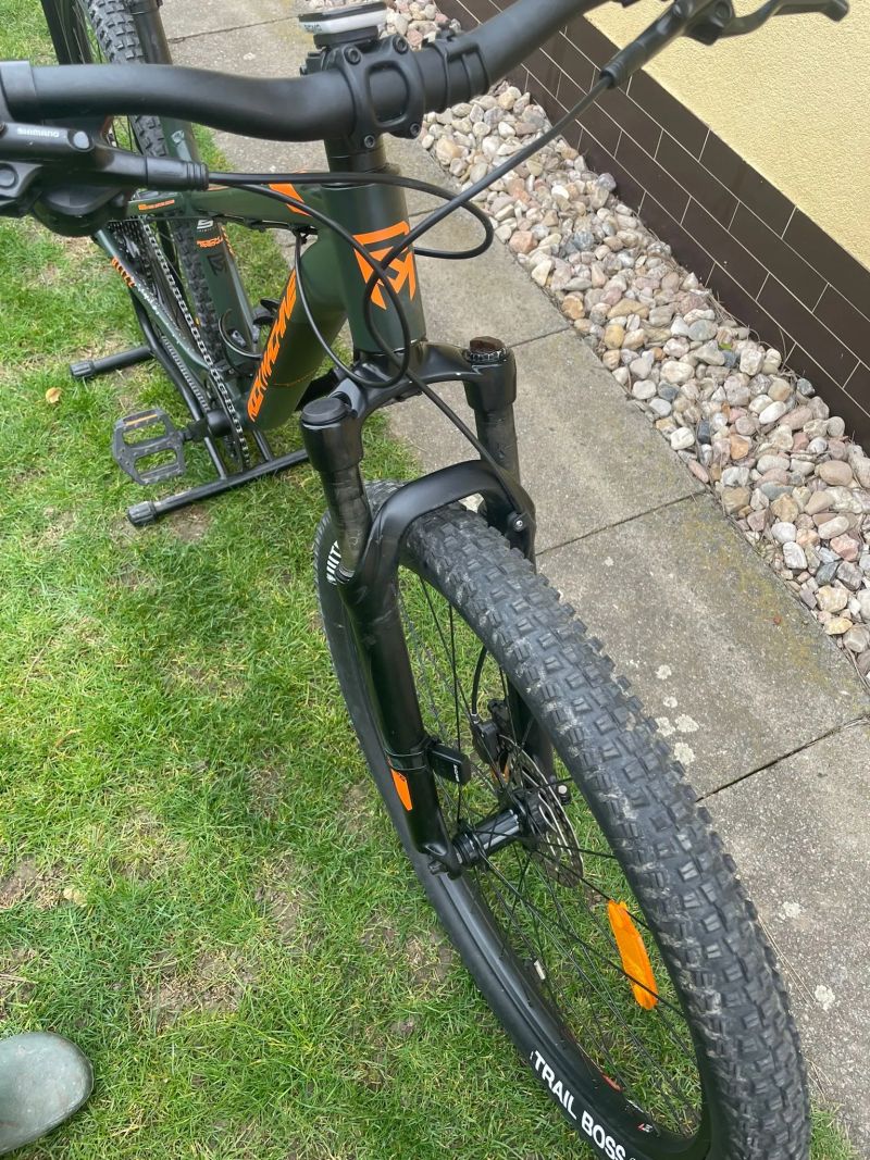 Parádní juniorský trailový hardtail 27,5" – Super stav! Rock Machine ROCK MACHINE Blizzard 27 HD