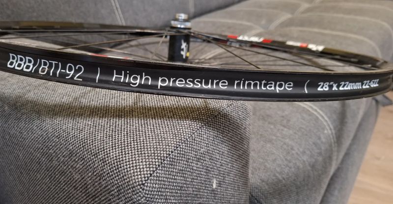 PRODÁM originální přední kolo ZTR CRAEST 29 er v barvách Rocky Mountain