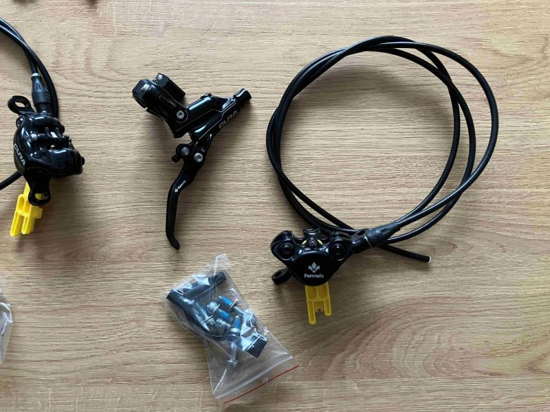 Brzdy Formula Cura 2 vč. kotoučů 180 mm