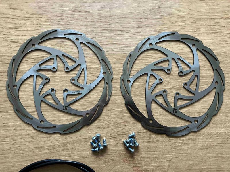 Brzdy Formula Cura 2 vč. kotoučů 180 mm