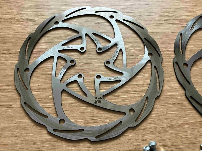 Brzdy Formula Cura 2 vč. kotoučů 180 mm