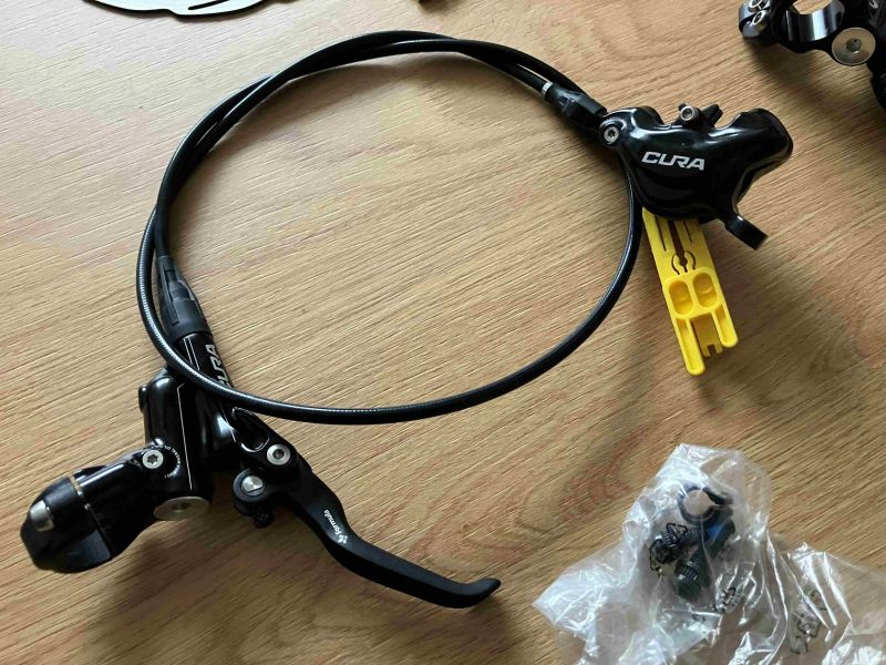 Brzdy Formula Cura 2 vč. kotoučů 180 mm