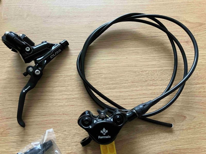 Brzdy Formula Cura 2 vč. kotoučů 180 mm