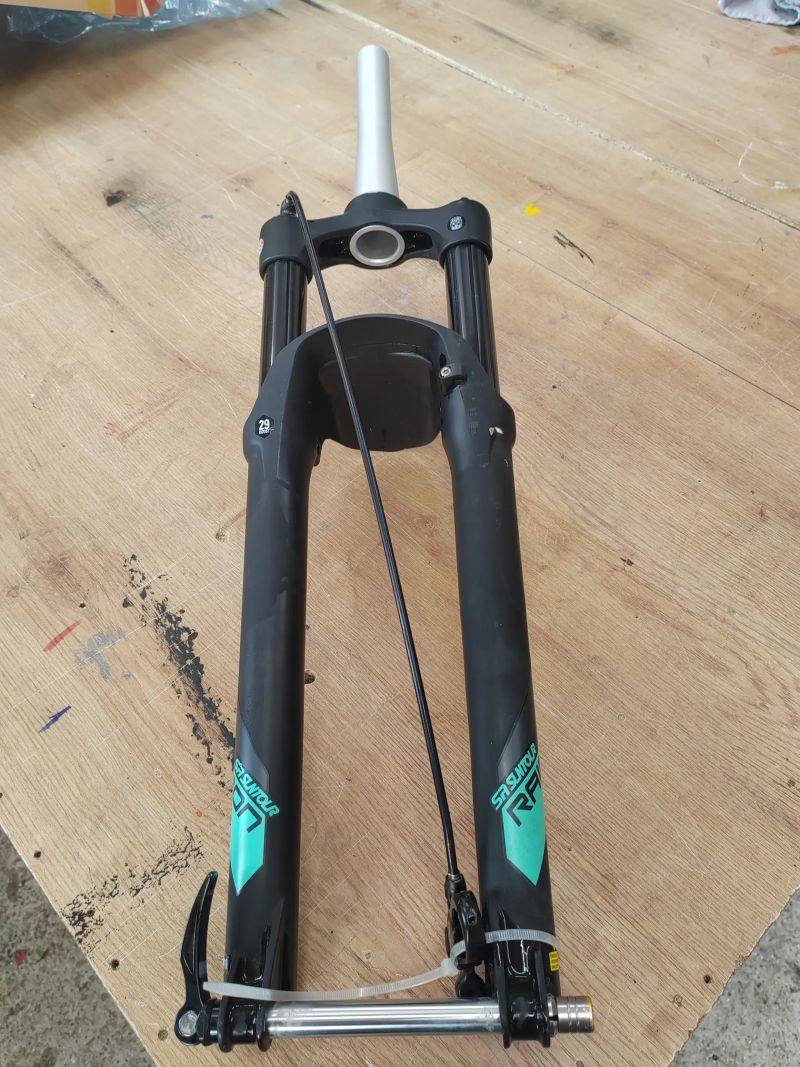 Vzduchova vidlice suntour raidon