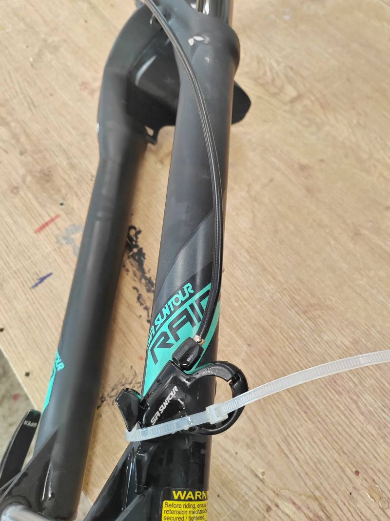 Vzduchova vidlice suntour raidon