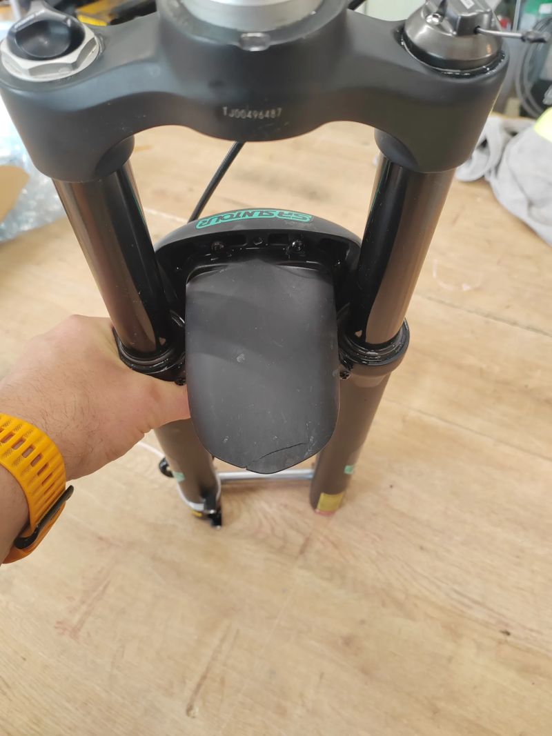 Vzduchova vidlice suntour raidon