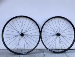 Pár kol 29” DT Swiss M Boost Spline, microspline