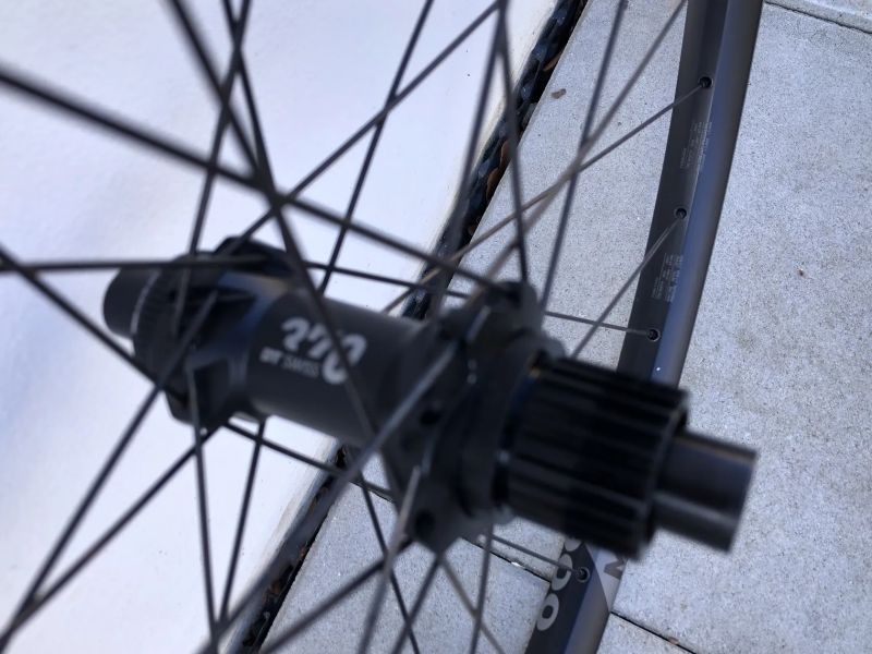 Pár kol 29” DT Swiss M Boost Spline, microspline