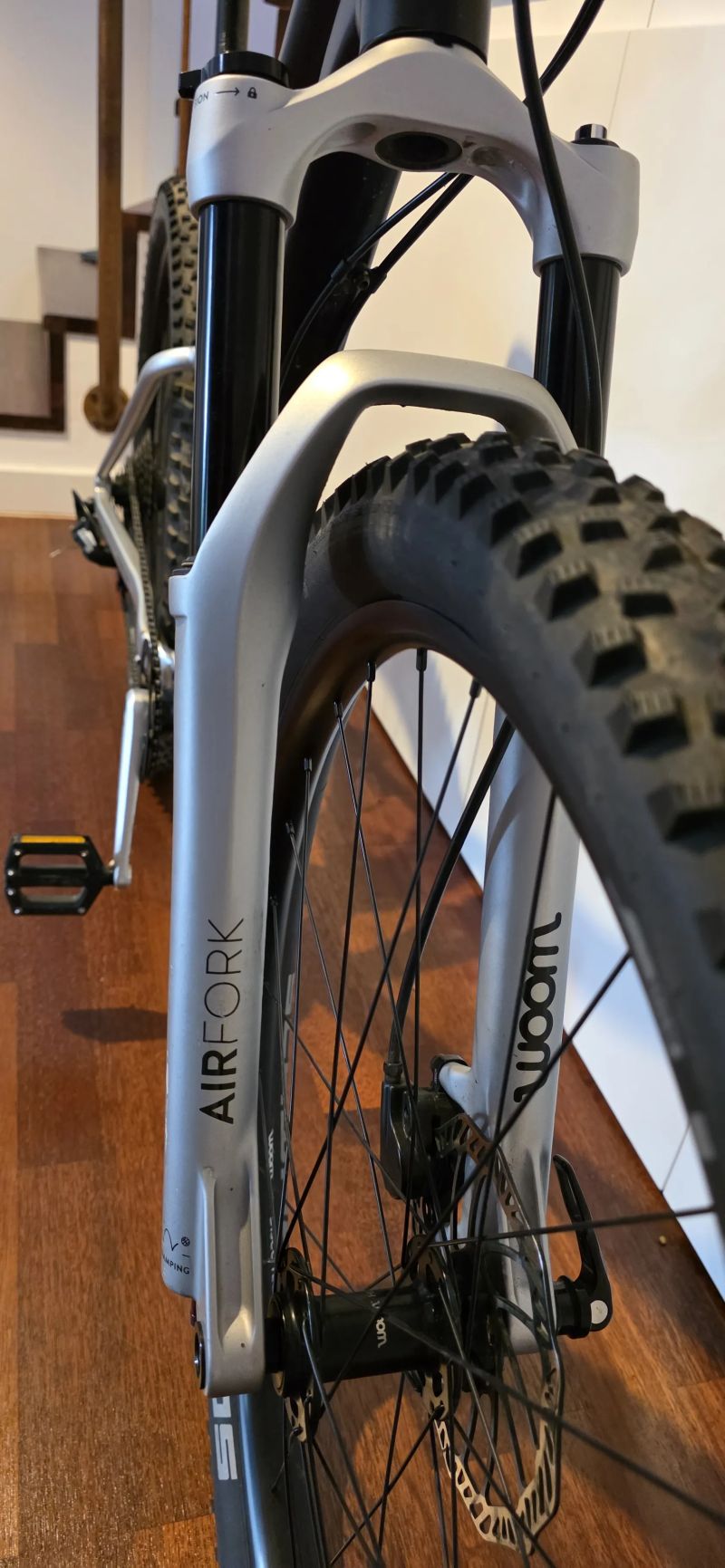 Dětské horské kolo Woom Off Air 6 (26") – vzduchová vidlice, velmi málo jeté