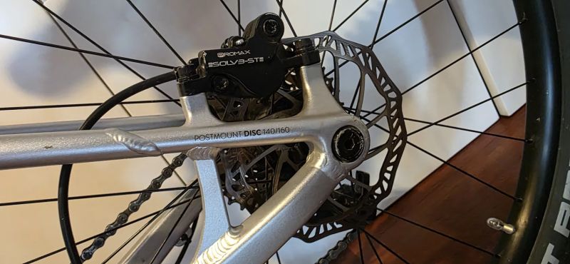 Dětské horské kolo Woom Off Air 6 (26") – vzduchová vidlice, velmi málo jeté