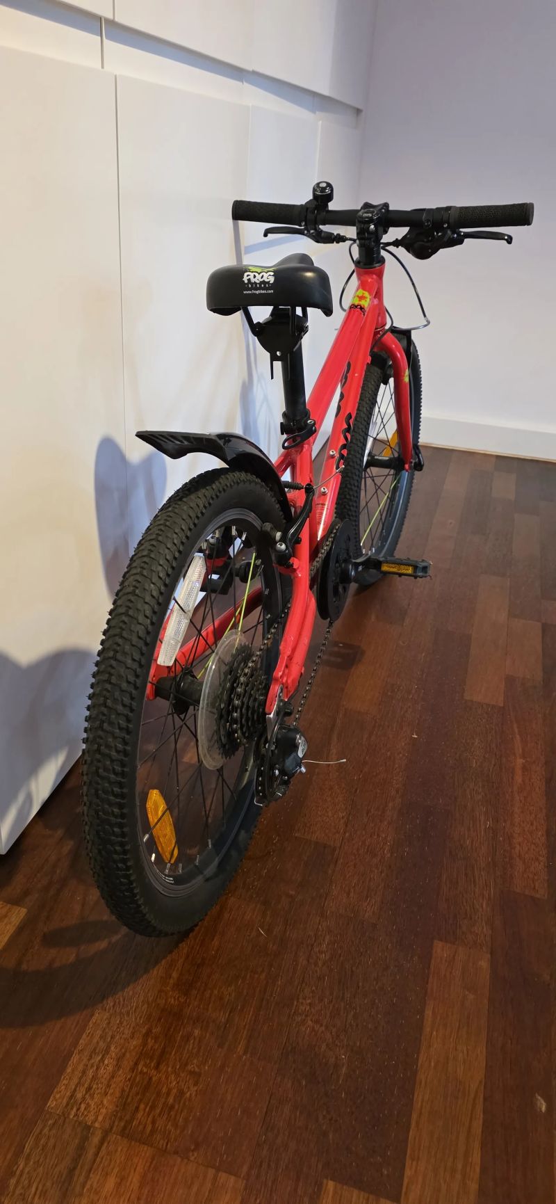 Lehké dětské kolo Frog 52 (20") – červené, plně funkční