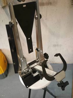 Profesionální centrovací stolice s kalibrační měrkou