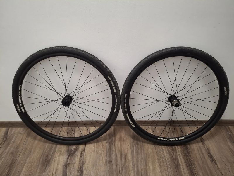 Prodám gravel kolo Kross Esker 2.0 (2023)