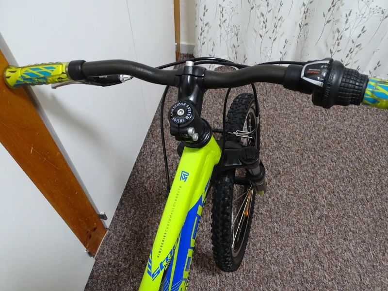 Rock Machine Storm 20" Top Stav + Přilba jako dárek ke kolu