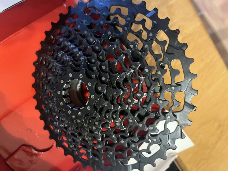 prodám kazetu 11spd. SRAM XG 1195 X01 10-42 NOVÁ !!!!!