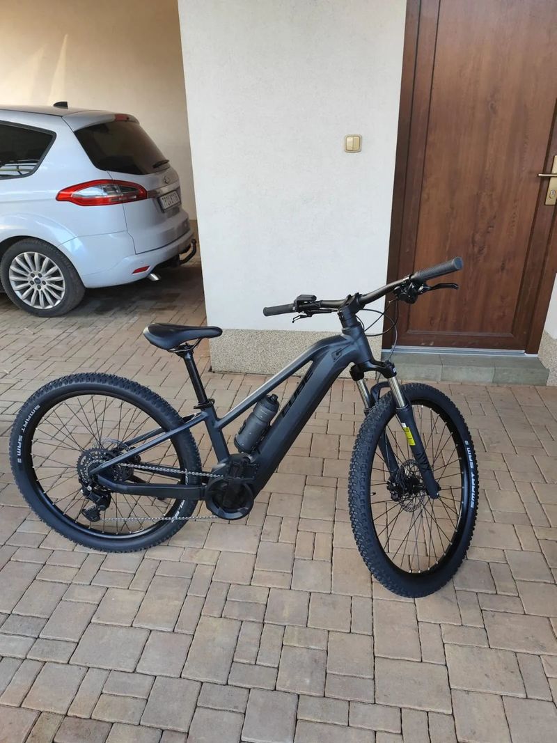 Cube Reaction Hybrid Performance 625 Trapeze night´n´black 2025 XS (nové)