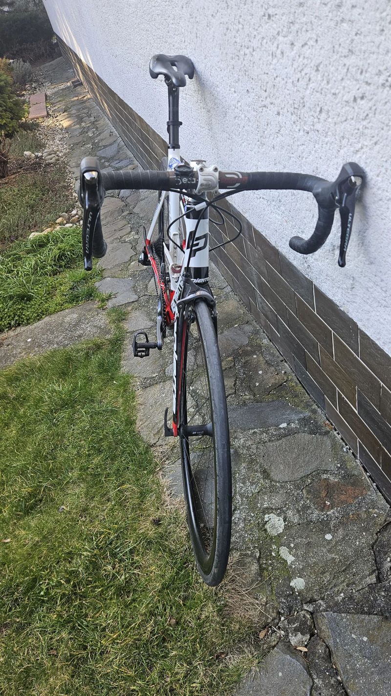 lehké karbonové kolo Lapierre Xelius EFI 400