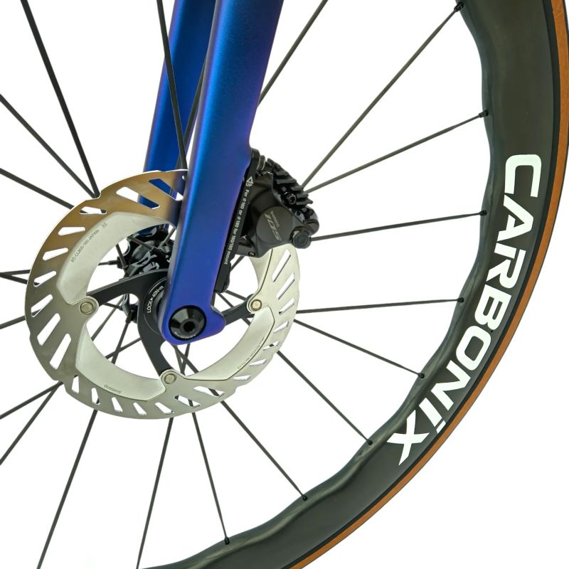 Nové silniční aero kolo Avenger Shuttle | Shimano 105 DI2 | karbonové špice | vel. M | 7,3 kg