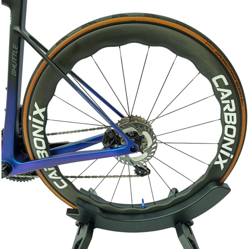 Nové silniční aero kolo Avenger Shuttle | Shimano 105 DI2 | karbonové špice | vel. M | 7,3 kg