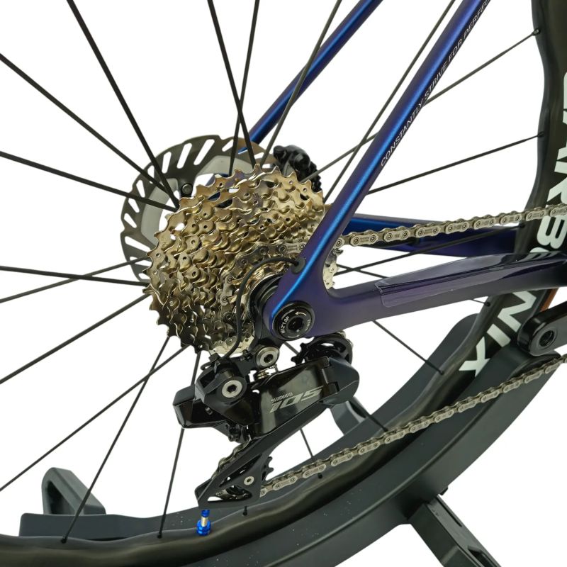 Nové silniční aero kolo Avenger Shuttle | Shimano 105 DI2 | karbonové špice | vel. M | 7,3 kg