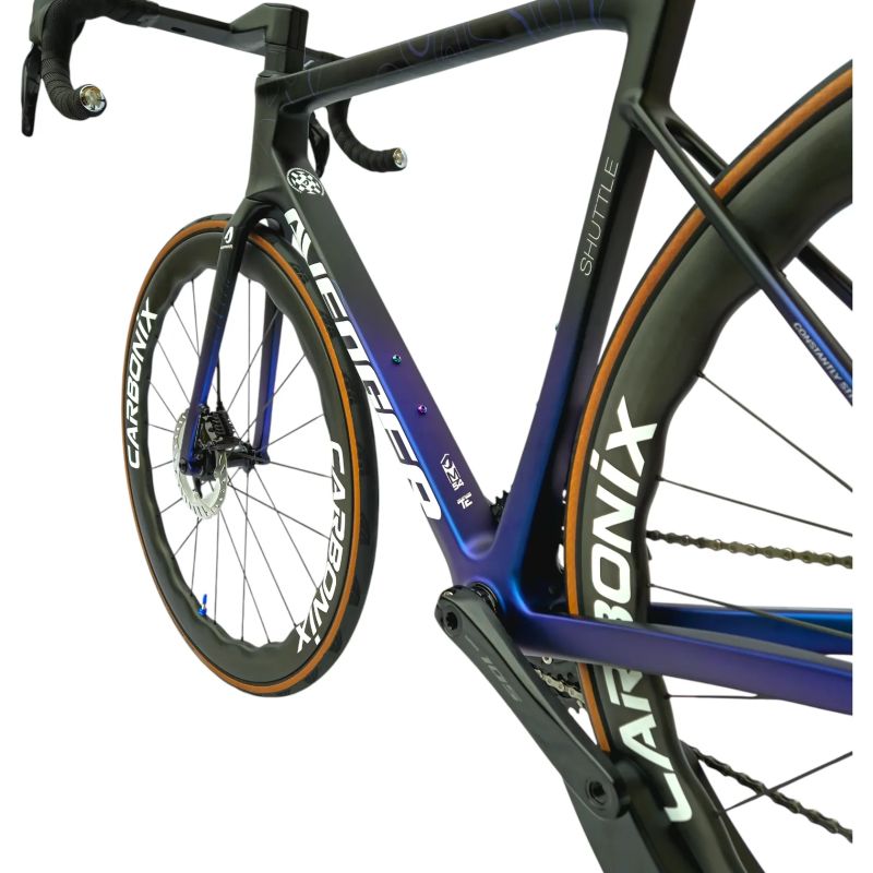 Nové silniční aero kolo Avenger Shuttle | Shimano 105 DI2 | karbonové špice | vel. M | 7,3 kg