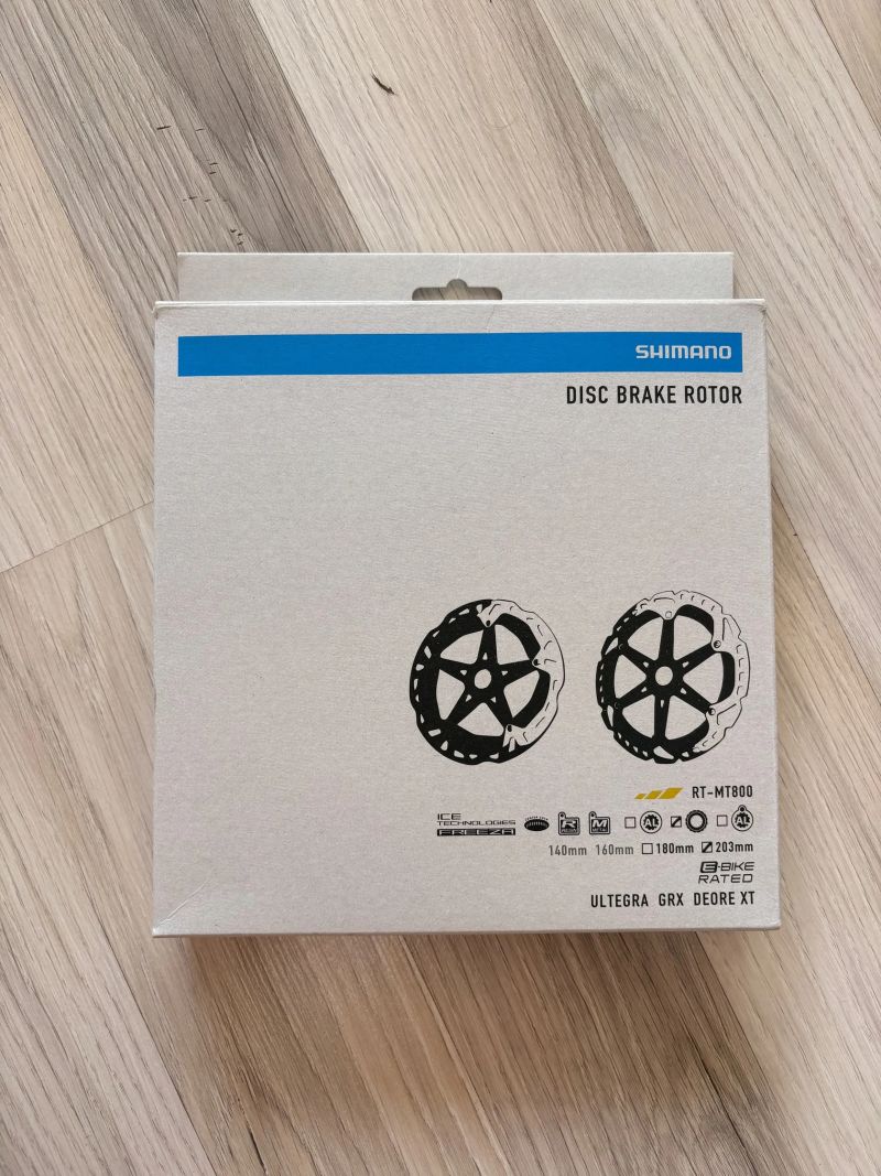 2x Shimano RT-MT800 (203mm Center Lock)