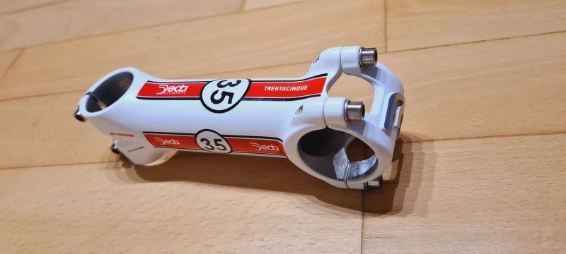 Deda 35 (Predstavec + Riaditka) - predám aj jednotlivo