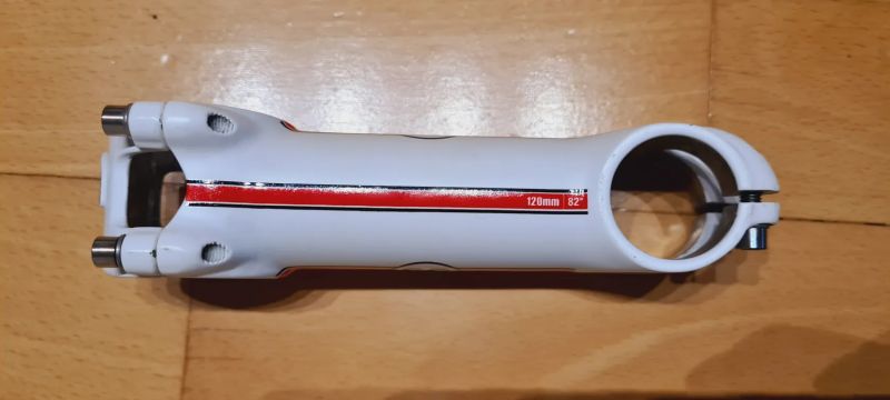 Deda 35 (Predstavec + Riaditka) - predám aj jednotlivo