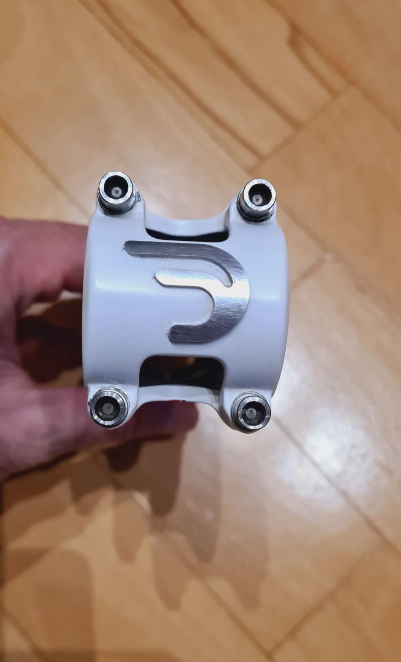 Deda 35 (Predstavec + Riaditka) - predám aj jednotlivo