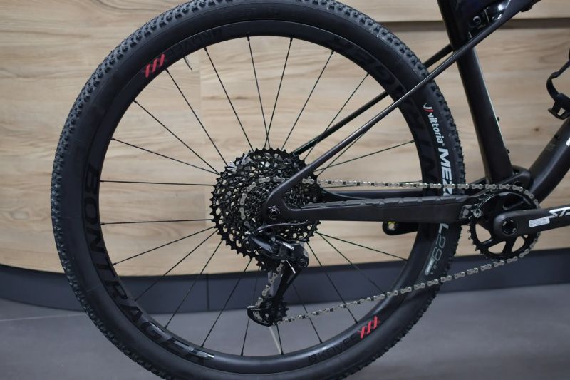 TREK Supercaliber, kola Bontrager KOVEE XXX, vše karbon, velikost L