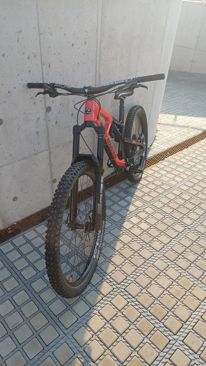 Rocky Mountain-Slayer. mullet.29/27,5 .zdvihy 180/180mm vel.:L