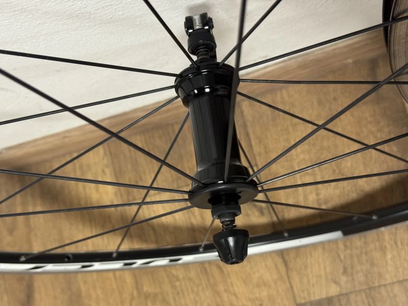 Pár kol Fulcrum + kazeta Shimano 105 10s