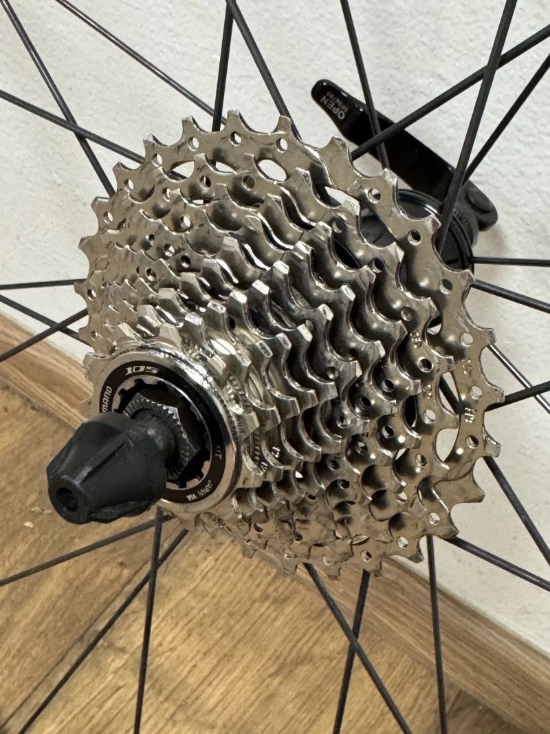 Pár kol Fulcrum + kazeta Shimano 105 10s